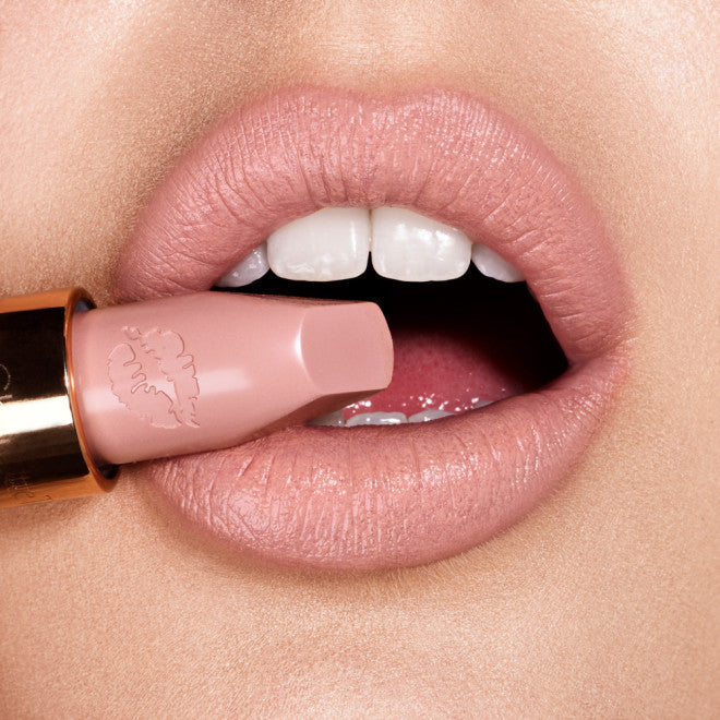 Hot Lips Lipstick (Labial en Barra Mate)