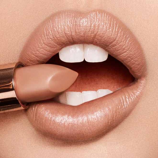 K.I.S.S.I.N.G Lipstick (Labial en Barra Satinado)