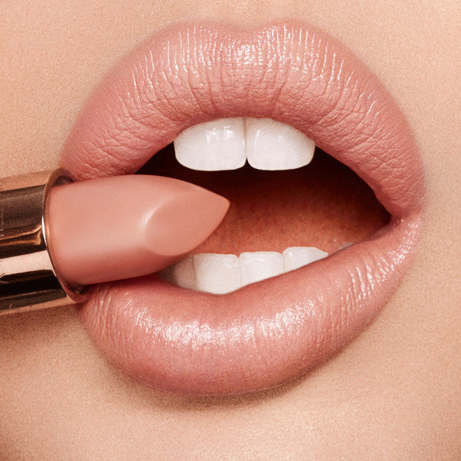 K.I.S.S.I.N.G Lipstick (Labial en Barra Satinado)