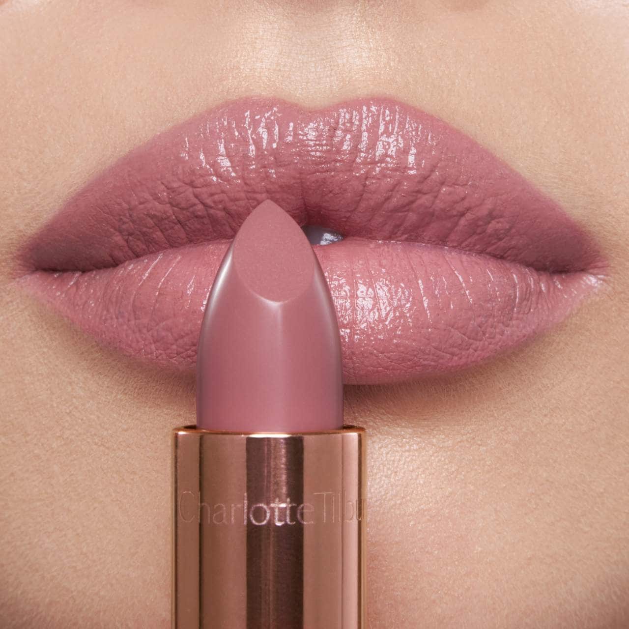 K.I.S.S.I.N.G Lipstick (Labial en Barra Satinado)