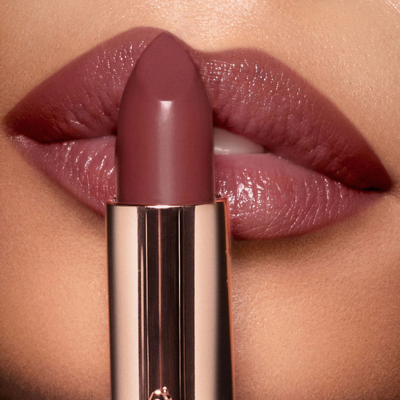 K.I.S.S.I.N.G Lipstick (Labial en Barra Satinado)