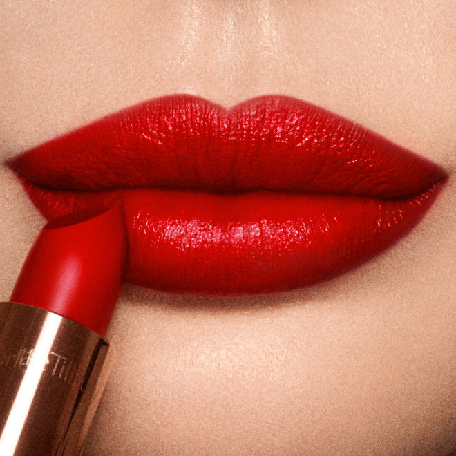 K.I.S.S.I.N.G Lipstick (Labial en Barra Satinado)