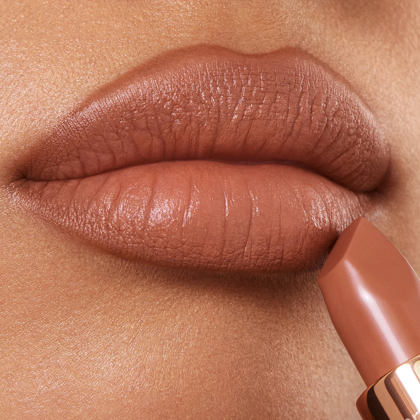 Matte Revolution Hydrating Lipstick (Labial En Barra)
