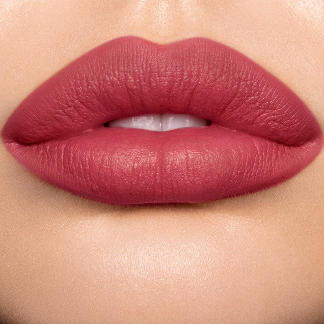 Matte Revolution Hydrating Lipstick (Labial en Barra Mate)