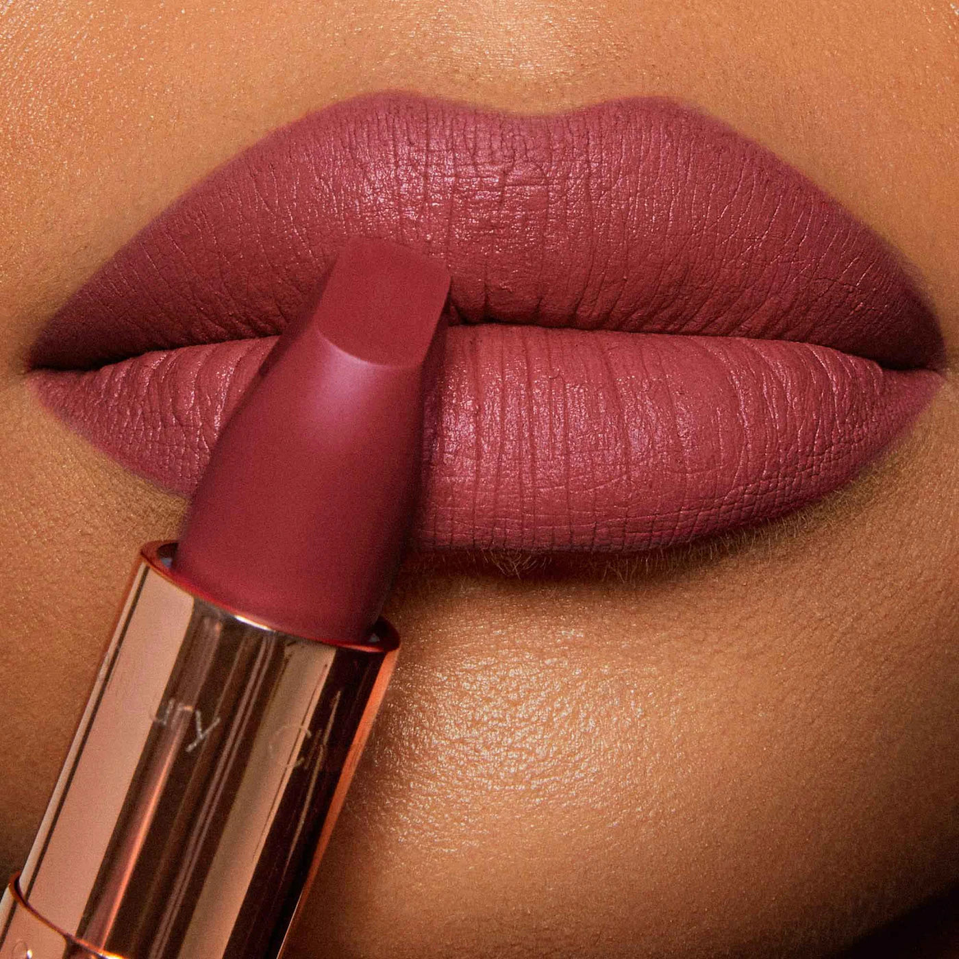 Matte Revolution Hydrating Lipstick (Labial En Barra)