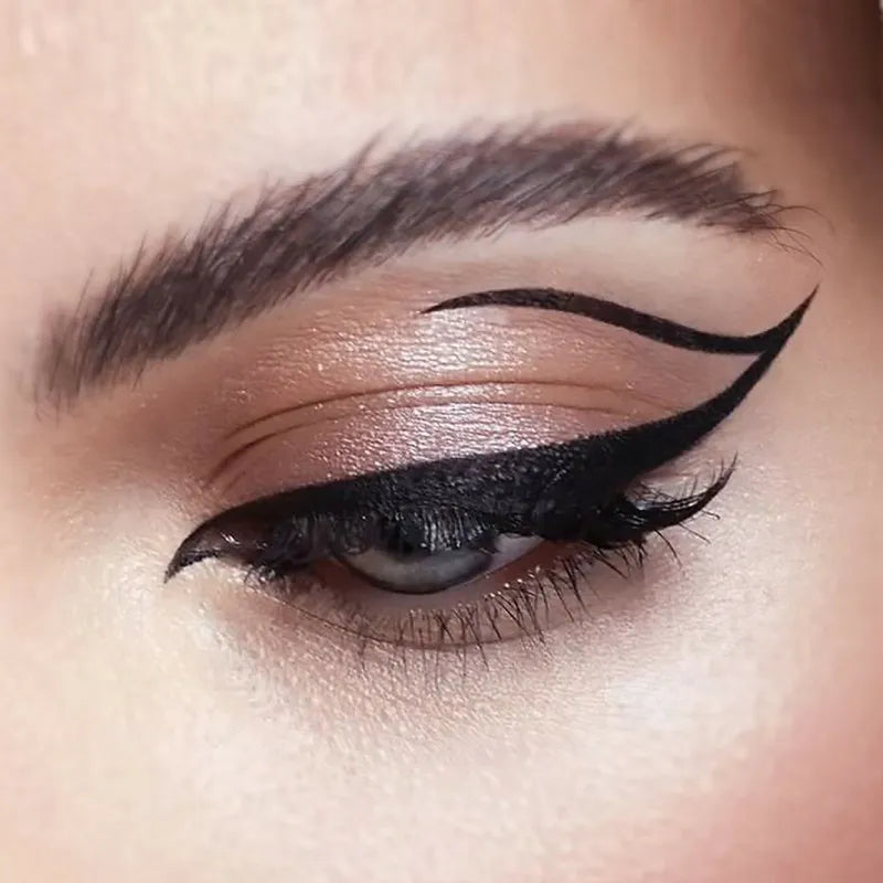 AMC Eyeliner Gel (Delineador De Ojos)