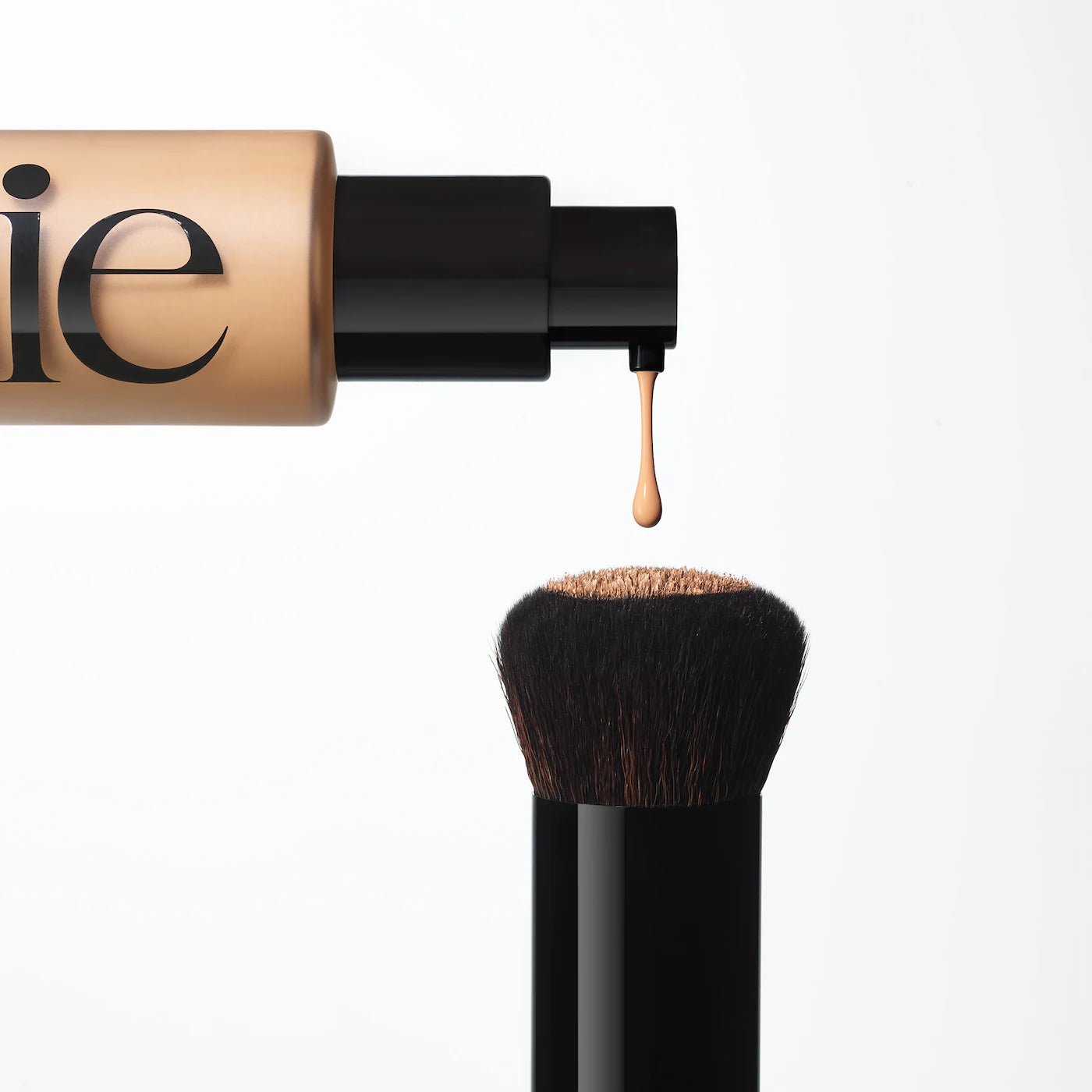 The Base Foundation Brush (Brocha para Rostro)