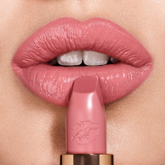 Hot Lips Lipstick (Labial en Barra Mate)