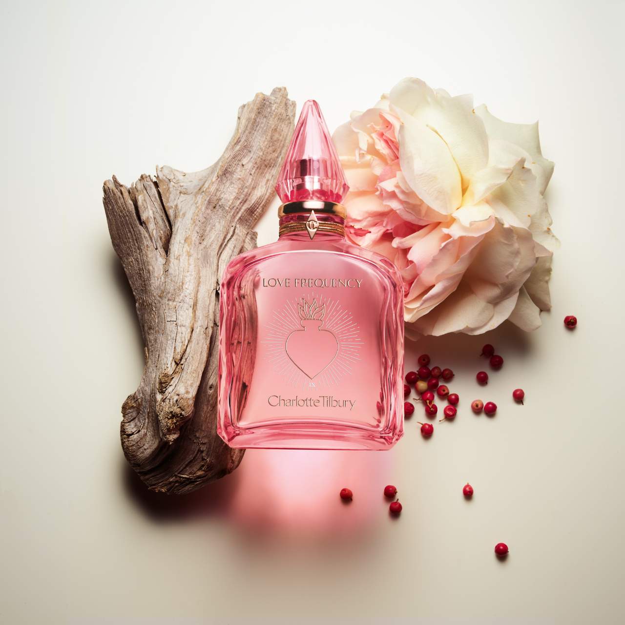 Love Frequency Eau de Parfum (Perfume Rosa)
