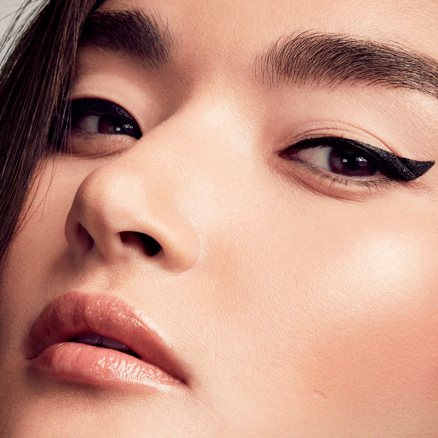 Flyliner Longwear Liquid Eyeliner (Delineador De Ojos Líquido)