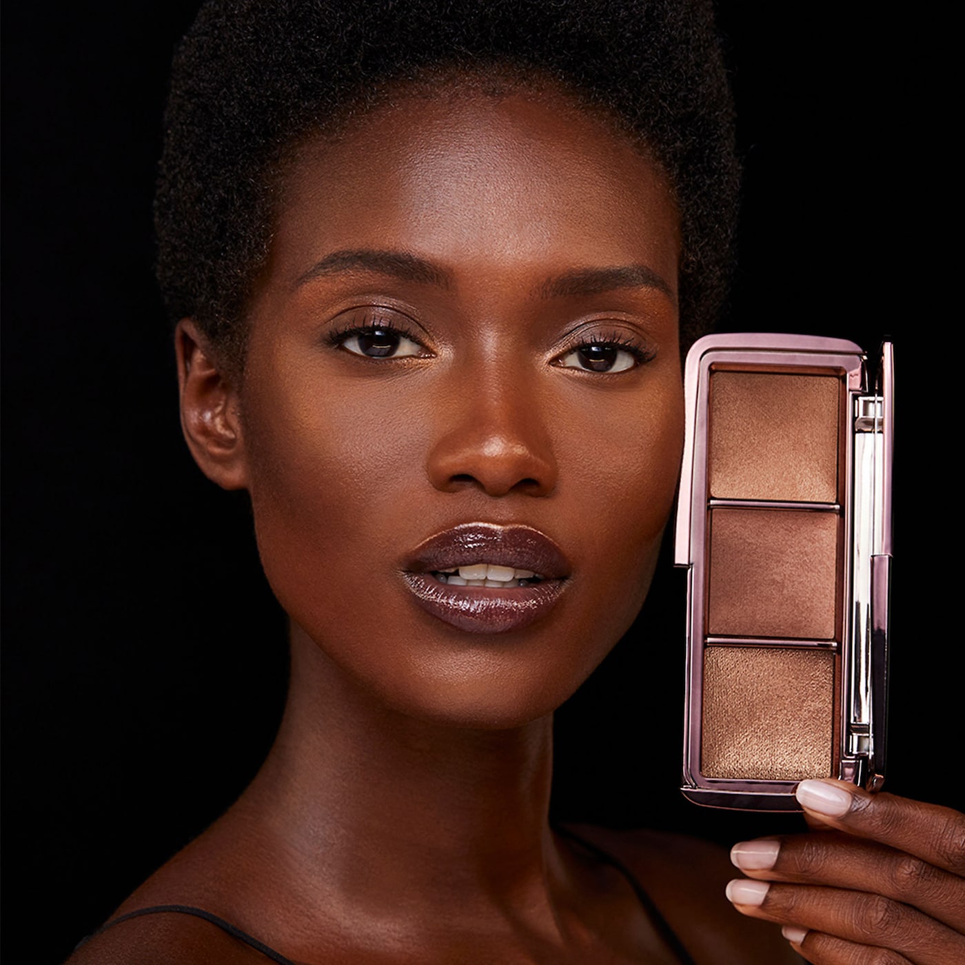 Ambient Lighting Palette Volume III (Bronceador e Iluminador En Polvo)